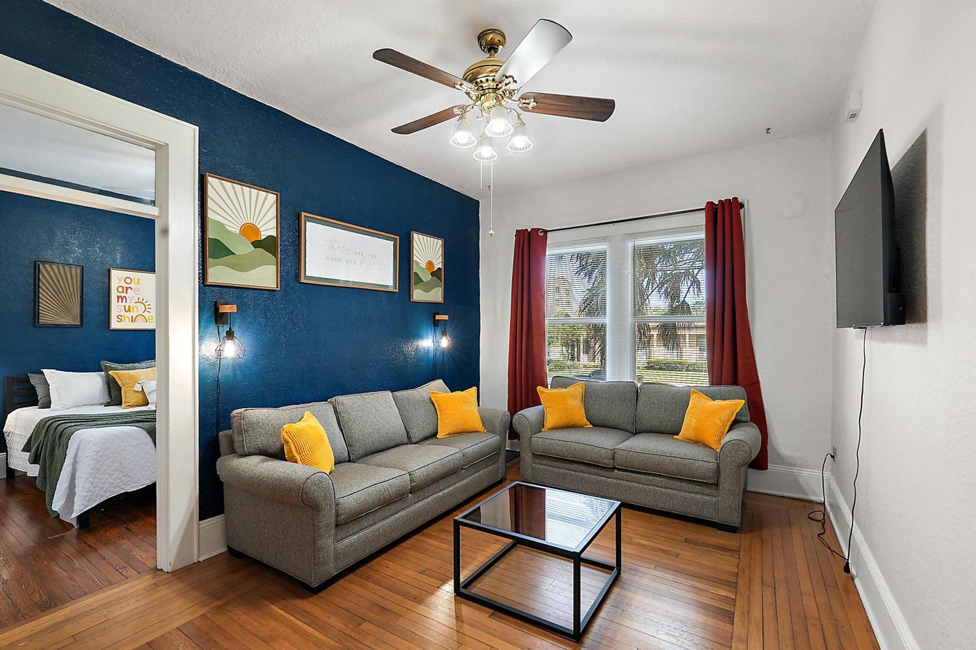 Downtown Den-King Bed~Heart Of Eustis~Queen Sleeper~Upstairs~Bright & Happy Екстериор снимка