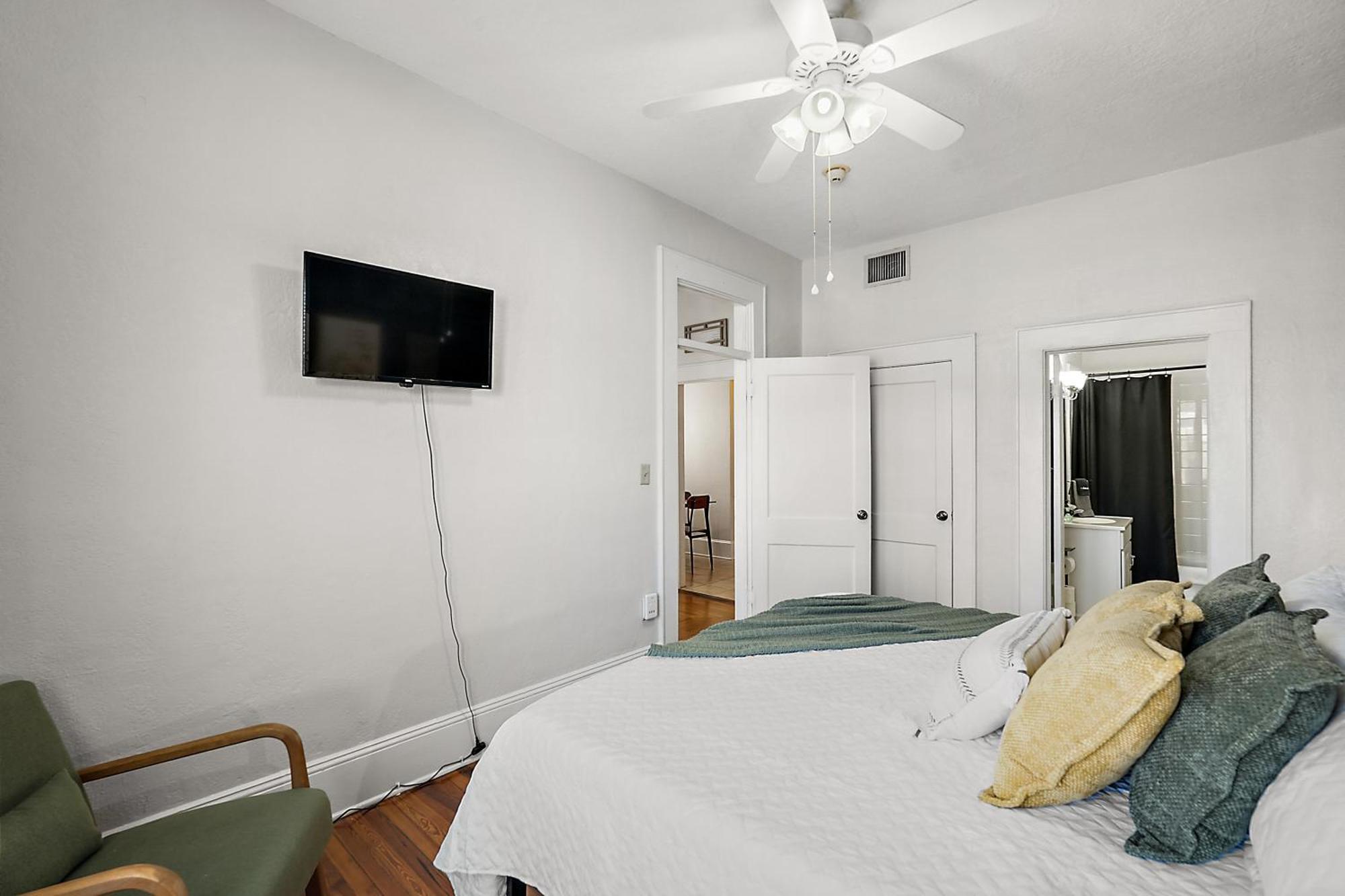 Downtown Den-King Bed~Heart Of Eustis~Queen Sleeper~Upstairs~Bright & Happy Екстериор снимка